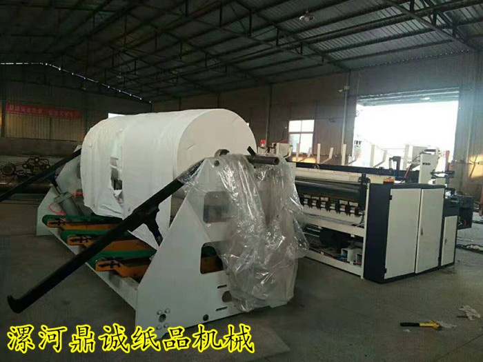 三米全自動拔桿衛(wèi)生紙復(fù)卷機(jī)